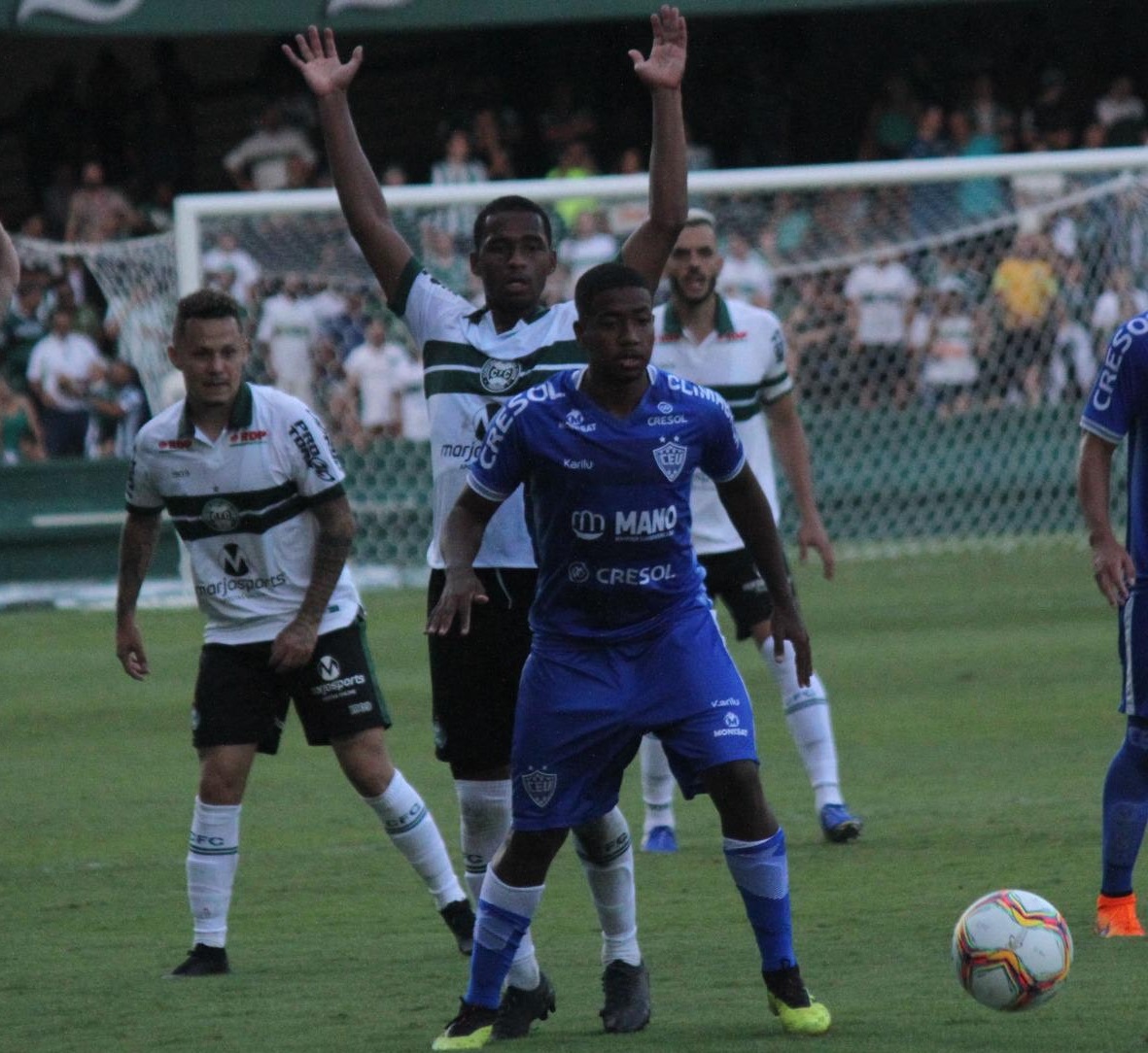 Segundona: Assisense confirma contratação de volante formado no Corinthians