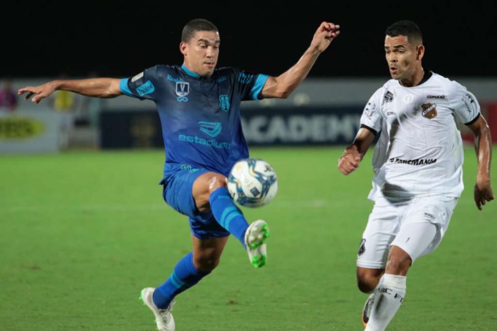 Santa venceu a primeira. Foto: Rafael Melo