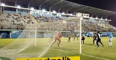 Dirigentes da Ponte querem se deliciar com gol de Roger, ou discutir pobreza do time? 2 0002050449748 img