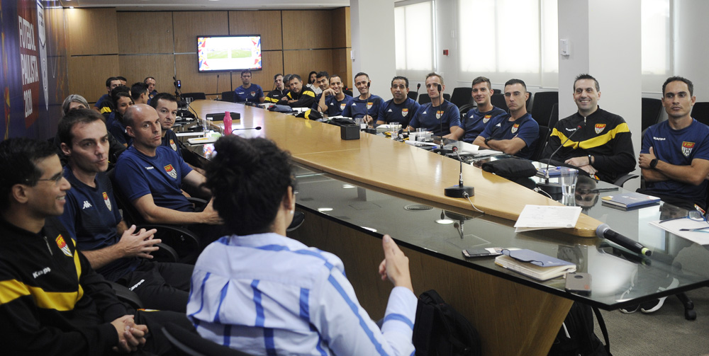 Paulistão: FPF reúne árbitros assistentes para 2ª avaliação periódica do torneio