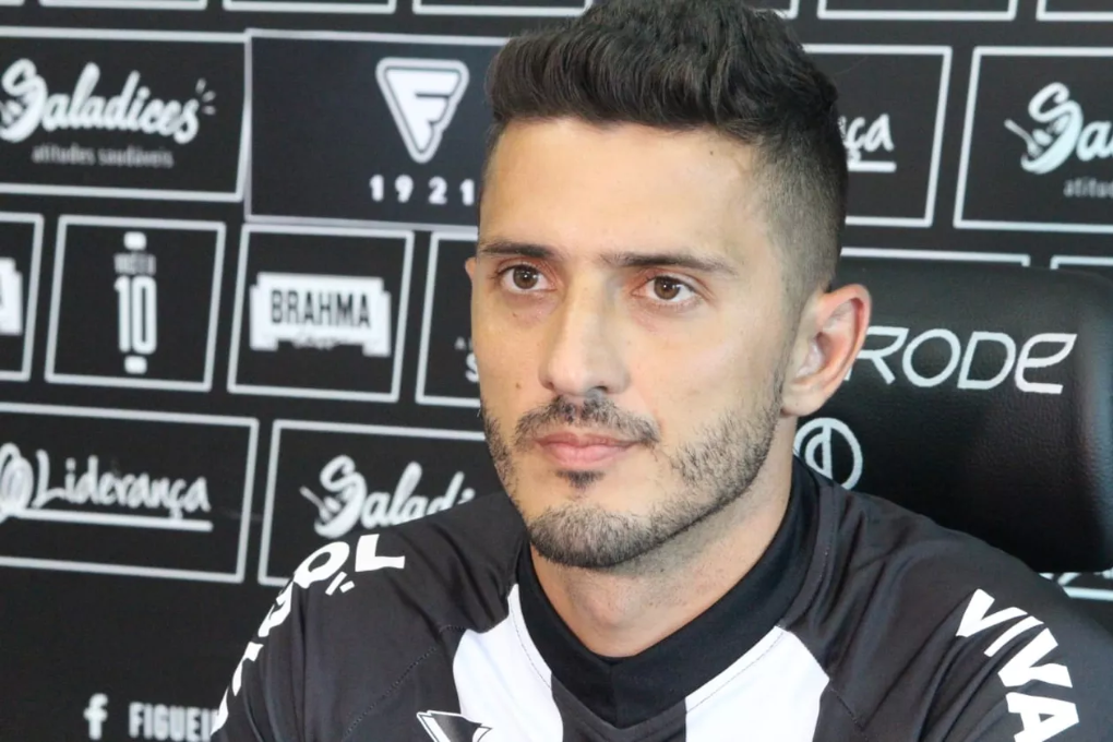 Catarinense: Após aprimorar físico, enfim meia ex-Vasco irá estrear pelo Figueirense