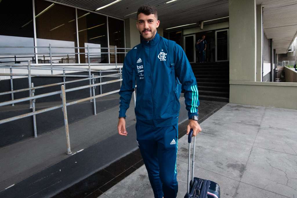 Gustavo Henrique embarcou com o elenco rumo a Brasília (Foto: Alexandre Vidal / Flamengo)