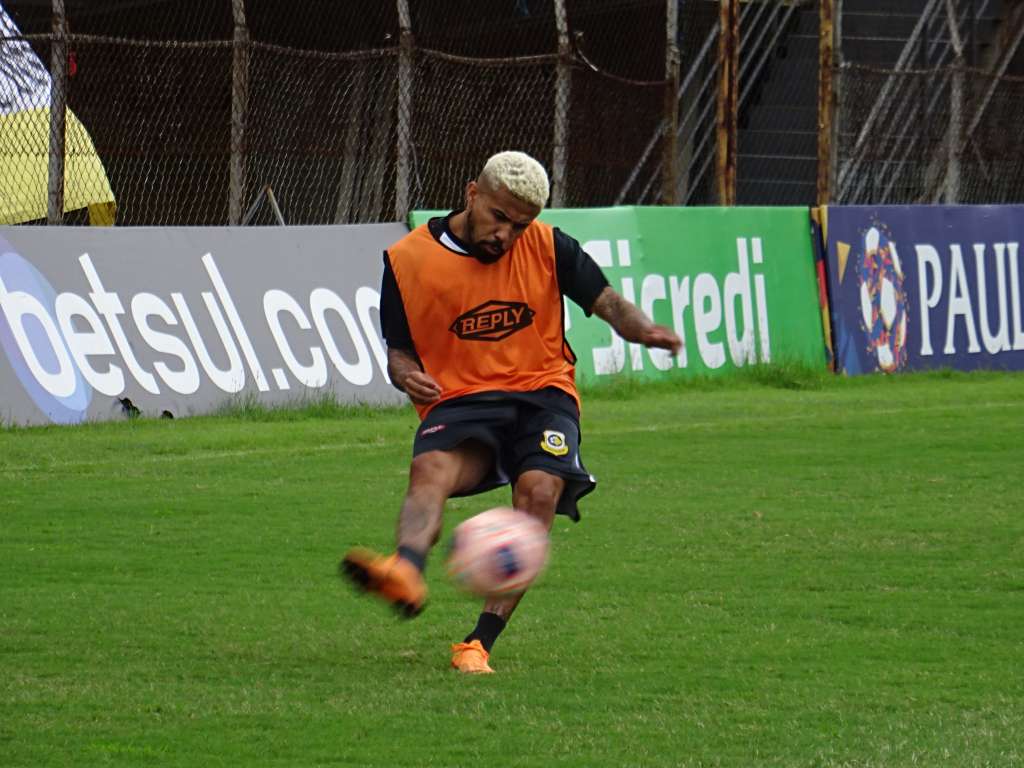 Douglas Santos marcou contra a Portuguesa (Foto: Gabriel Goto/São Bernardo)