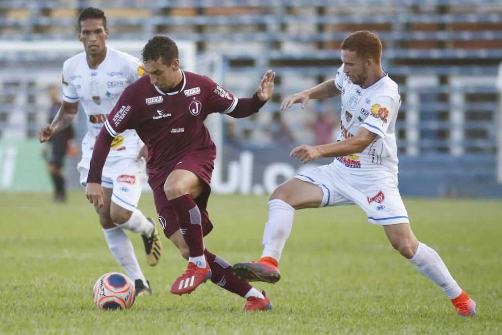 Monte Azul ainda não perdeu e defende a liderança (Foto: Ale Vianna/Juventus)