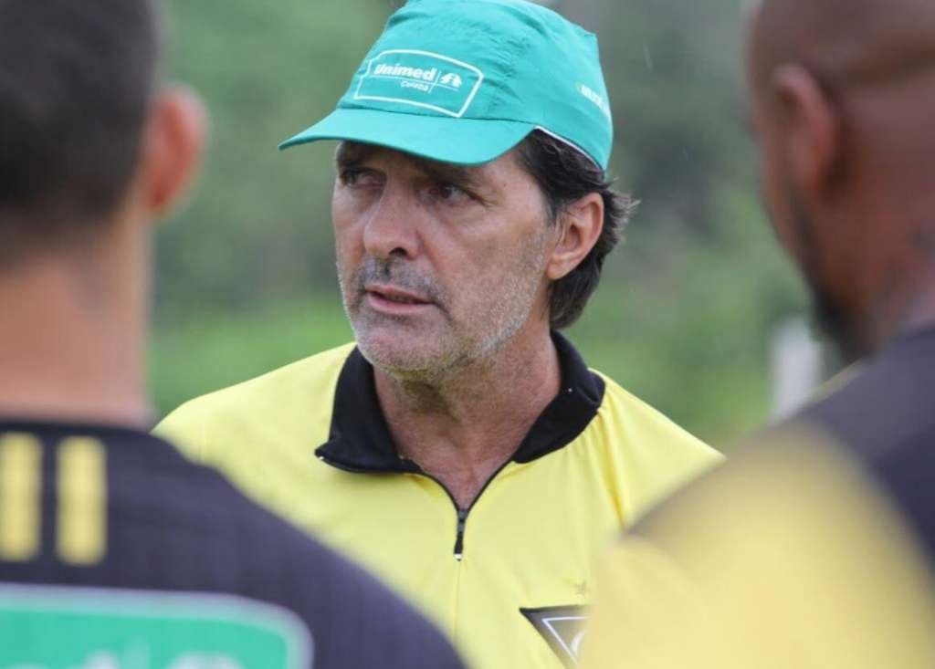 Carlinhos Alves vai estrear no comando do Mixto