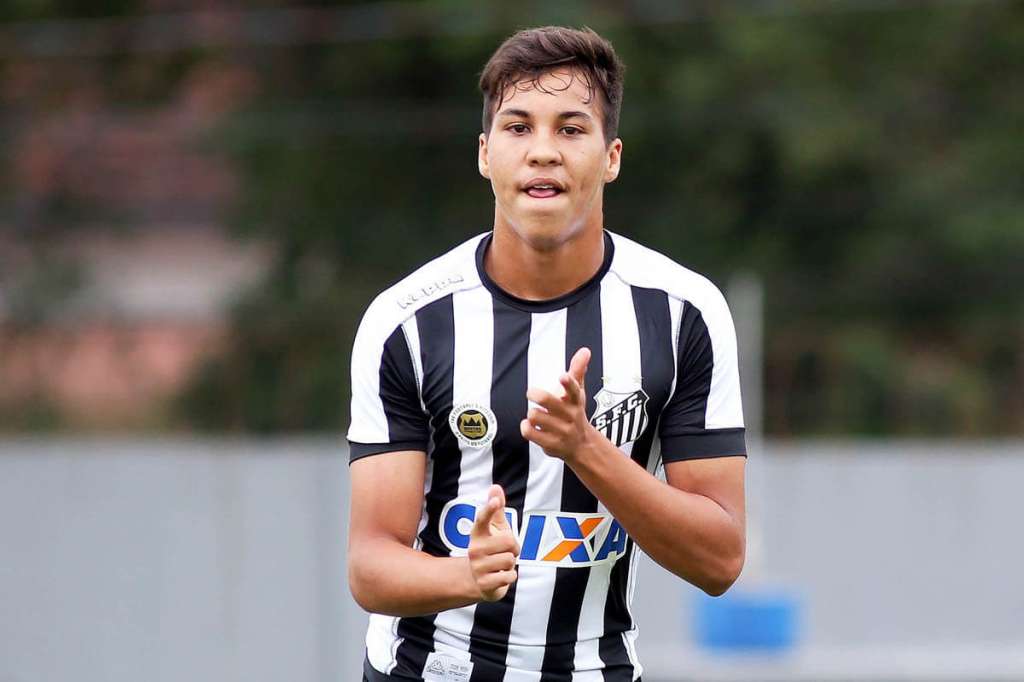 Kaio Jorge busca seu primeiro gol como profissional no Santos