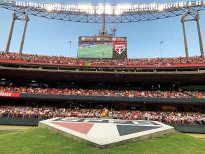 Clássico entre São Paulo e Corinthians é paralisado por gritos homofóbicos