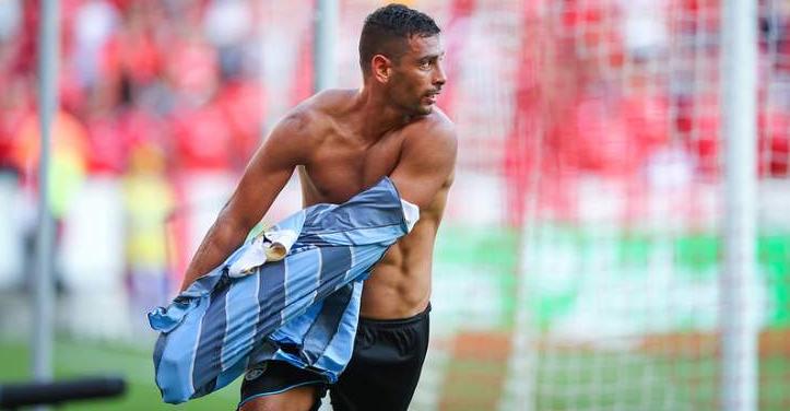 Diego Souza marcou gol da vitória no Gre-Nal