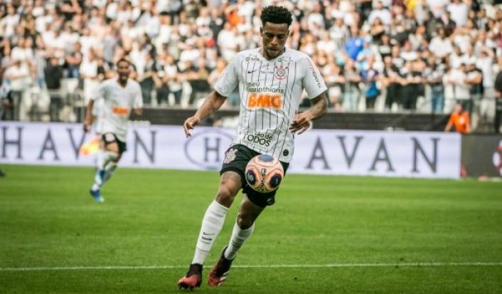 Corinthians confirma saída de atacante e vai avaliar nova contratação
