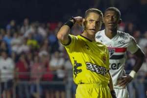Árbitro diz na súmula que foi xingado por Lugano após clássico no Morumbi