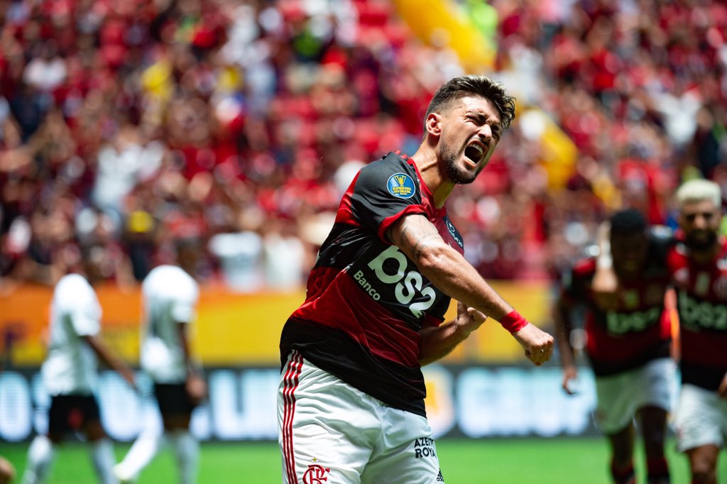 Supercopa: Jogadores do Flamengo comemoram título com pagode no Mané Garrincha