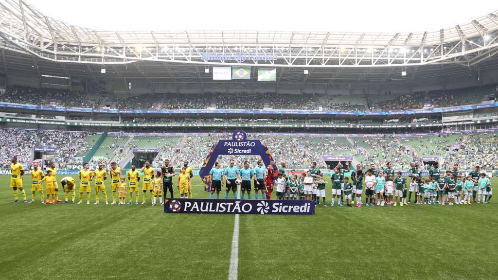  Jogadores do Palmeiras elogiam gramado sintético e dizem que piso é um 'tapete'
