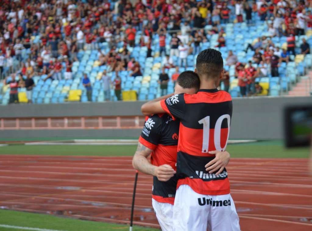  Atlético-GO vence Goiás em clássico