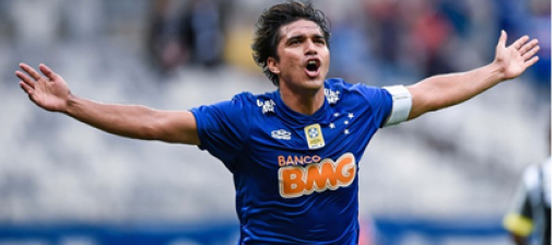 Moreno é segundo maior goleador estrangeiro da Raposa