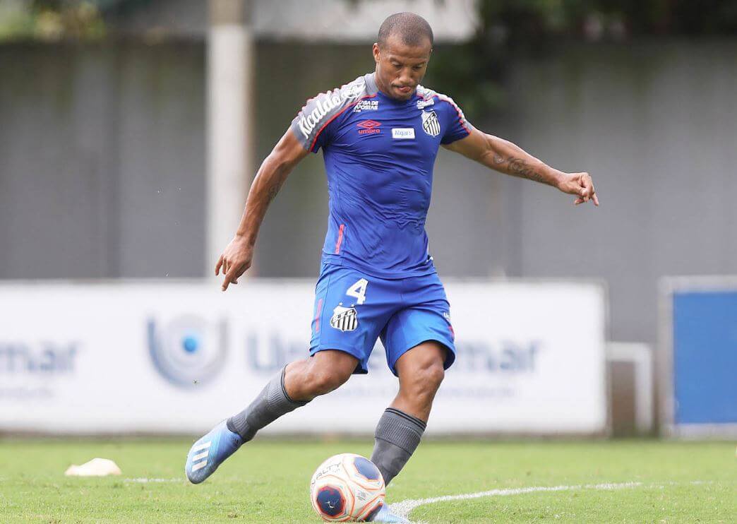 Futebol do Santos em Araraquara irrita Carlos Sánchez: ‘Faltou atitude’