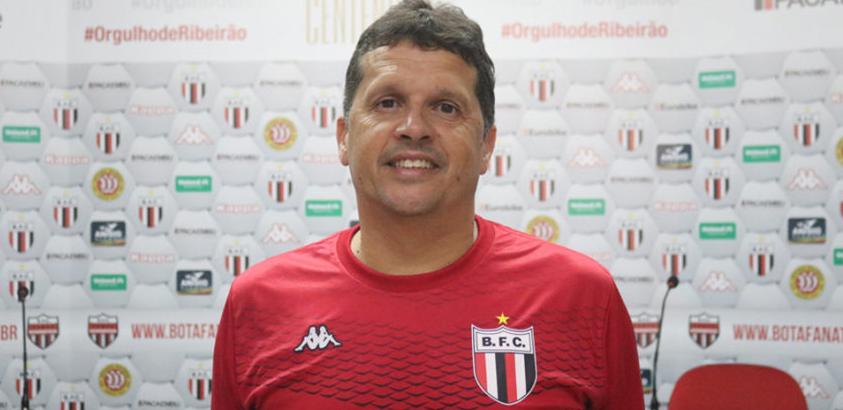 Claudinei Oliveira é apresentado e sonha: “Objetivo é vencer todos os jogos”