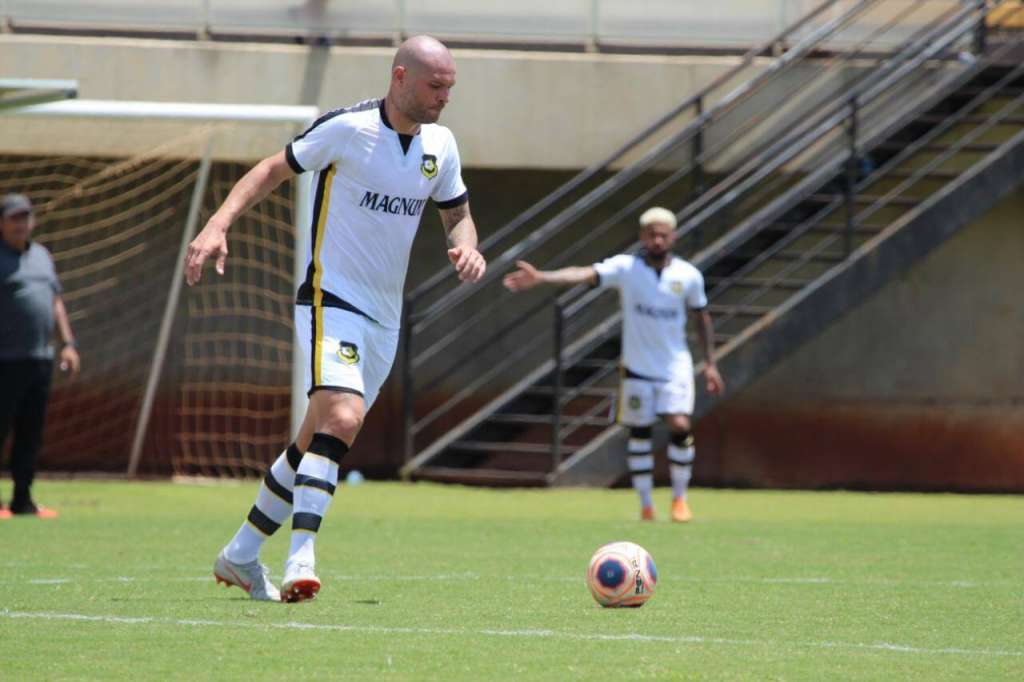 Guilherme Mattis é um dos zagueiros da rodada (Foto: Rafael Bento/Votuporanguense)