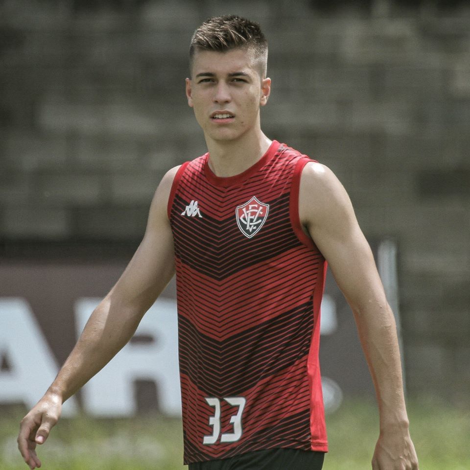 Para reforçar o sub 23, Vitória acerta empréstimo de zagueiro formado no Guarani