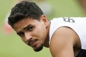 Zagueiro Lucas Veríssimo deve 'estrear' pelo Santos no sábado, contra o Ituano