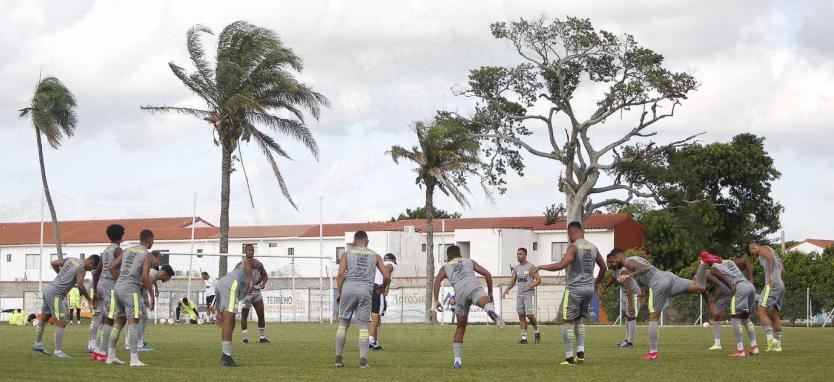 Preocupação com dengue faz Vasco aumentar a carga de repelente na Bolívia