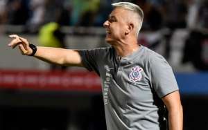 Tiago Nunes vai usar treinos da semana para reajustar o Corinthians