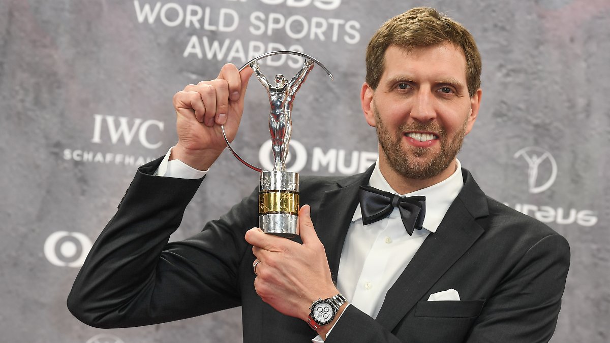Nowitzki celebra prêmio e lembra Kobe Bryant: ‘Seu legado vai durar para sempre’