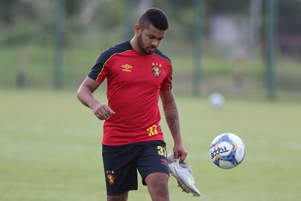 Guarani faz contato para viabilizar contratação de ‘atacante polêmico’ do Sport