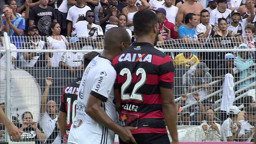 Mesmo após três anos, dedada de Rodrigo volta à tona