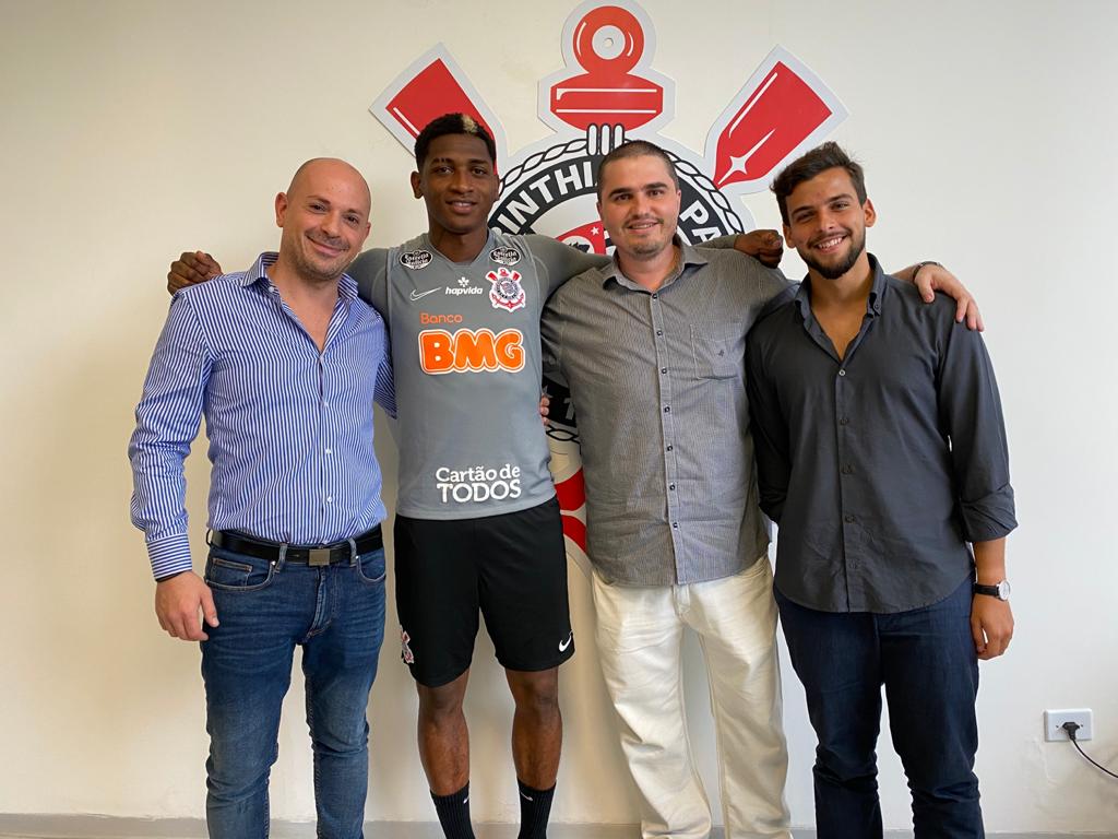 Com abertura dentro e fora do Brasil, empresário apresenta atleta no Corinthians