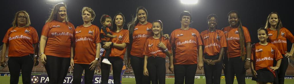 #ElasNoEstádio – Ituano presenteia mulheres que dão sorte no Paulistão