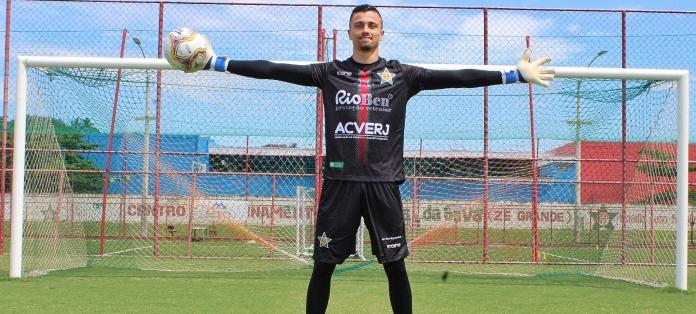 Cria do Botafogo, goleiro troca time do ‘Portuguesão’ por equipe do Carioca