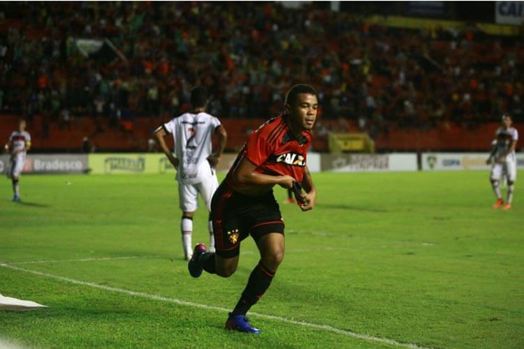 Torcedoras do Guarani se manifestam contrárias a contratação de atacante polêmico