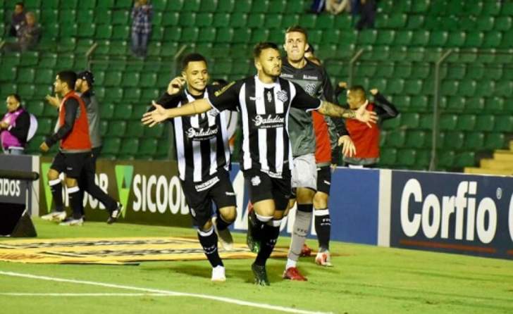 Após longa negociação, Figueirense confirma retorno de atacante que estava na Europa