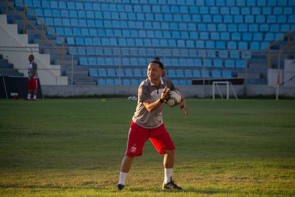 Sem vencer há três jogos, Kobayashi mira vitória no Imperatriz