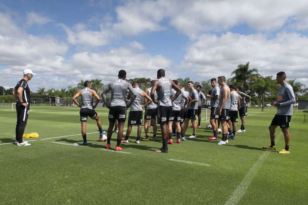 Love elogia ousadia de Tiago Nunes e brinca sobre Paulinho voltar ao Corinthians