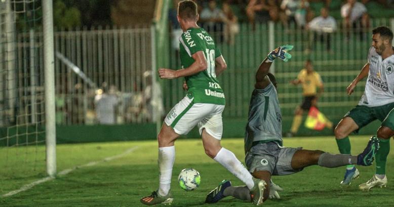Aylon abriu o marcador... (Foto: Márcio Cunha / Chapecoense)