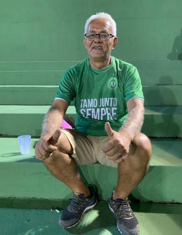 Pai de jogador morto em acidente aéreo acompanha vitória da Chapecoense na Copa BR