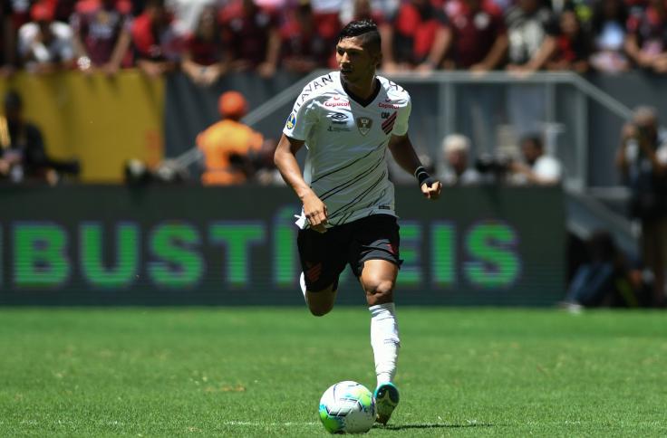 Rony encerra pendência com o Athletico-PR e viaja para acertar com o Palmeiras