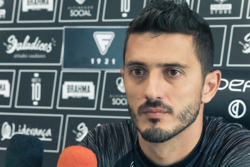 Após classificação, Marquinho fala sobre recuperar respeito do Figueirense