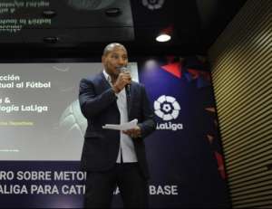 Vice da FPF liga para atletas e dirigente do São Paulo após erros de arbitragem
