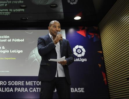 Vice da FPF liga para atletas e dirigente do São Paulo após erros de arbitragem