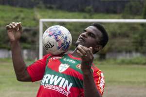 Ídolo da Portuguesa, ex-volante grava vídeo para desmentir sua morte
