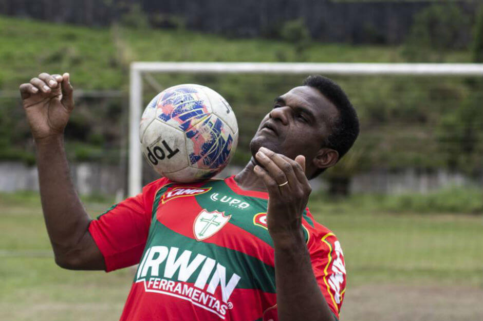 Ídolo da Portuguesa, ex-volante grava vídeo para desmentir sua morte