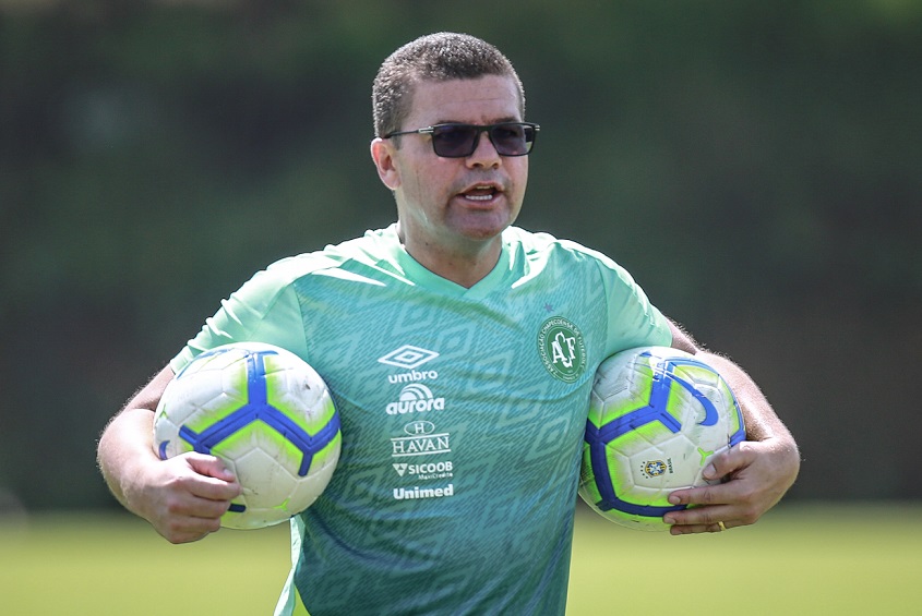 Após vitória na estreia, técnico quer Chape com o mesmo espírito no Catarinense