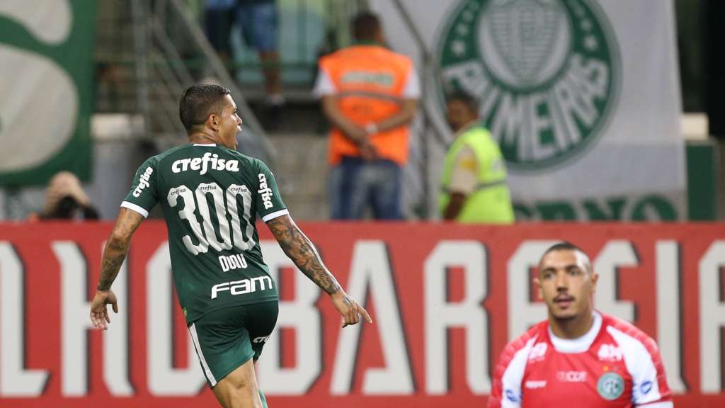 Em noite de Dudu, Palmeiras ganha do Guarani e assume liderança do grupo