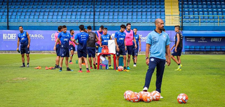 Pingo elogia desempenho do Tubarão em vitória contra Criciúma em jogo-treino