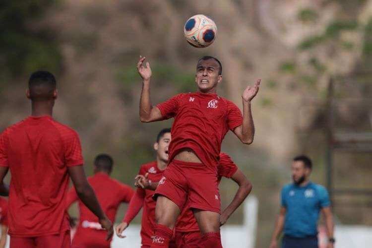 Pernambucano: Titular absoluto, ex-Fluminense desfalca o Náutico por até sete meses