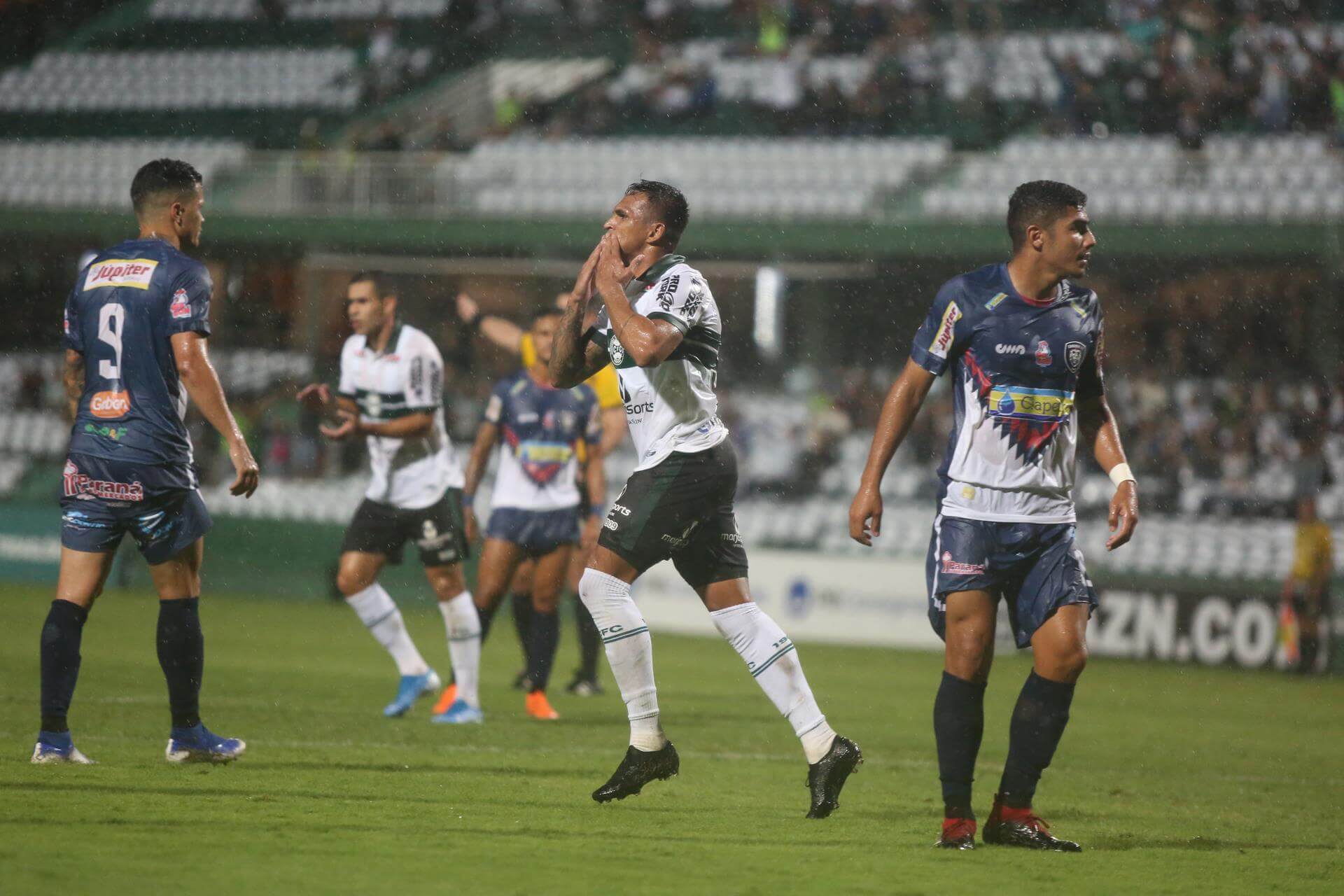 PARANAENSE: Coritiba vence Cianorte e assume liderança isolada