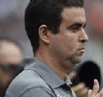 Interino da Ponte Preta mostra para Brigatti que as laterais precisam ser ajustadas