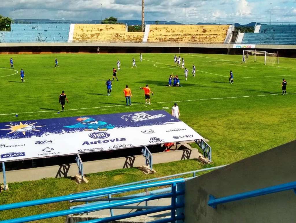 Jogadores do Palmas comemoram gol. Foto: Reinaldo Cisterna